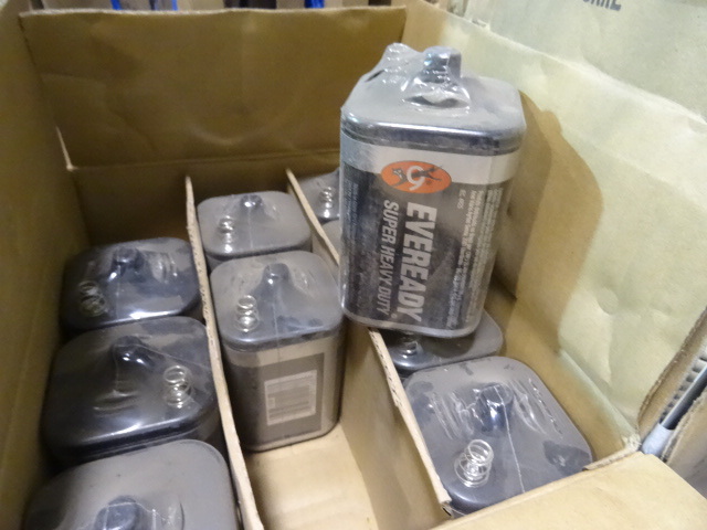lot 48 image: NEW Qty 10 Eveready 6 Volt Lantern Batteries PN 1209. Retail $44