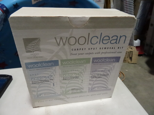 lot 208 image: NEW Wool Clean Carpet Cleaner Kit Spot Removal Good for All Carpet Fiber including WOOL