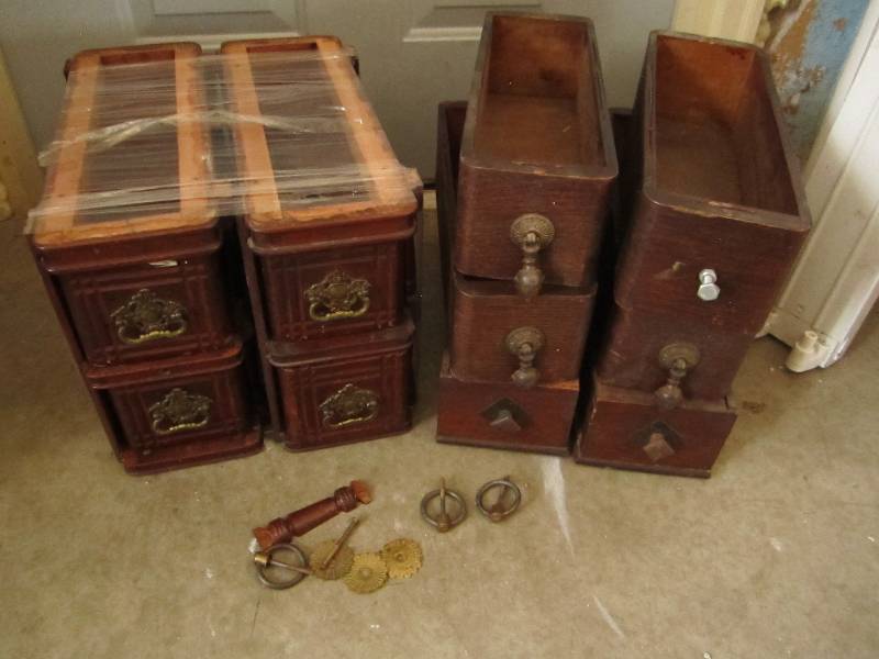 6 loose and 4 sewing machine drawer...