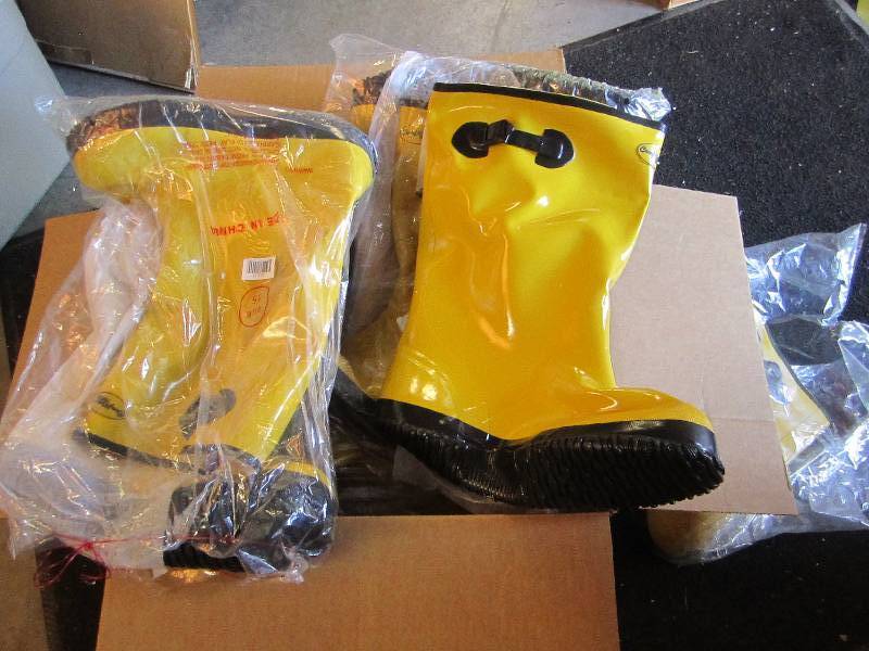 6 pairs of new size 15 rubber boots...