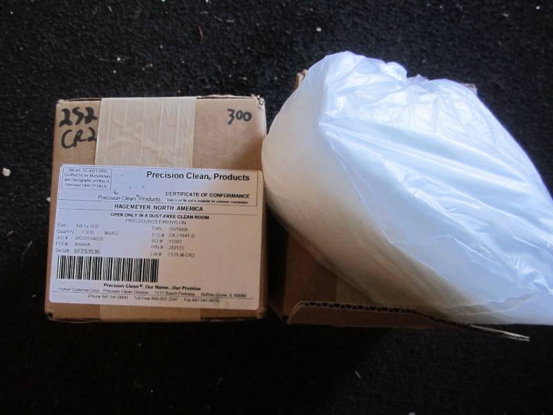 2 boxes of clean room dust free pla...