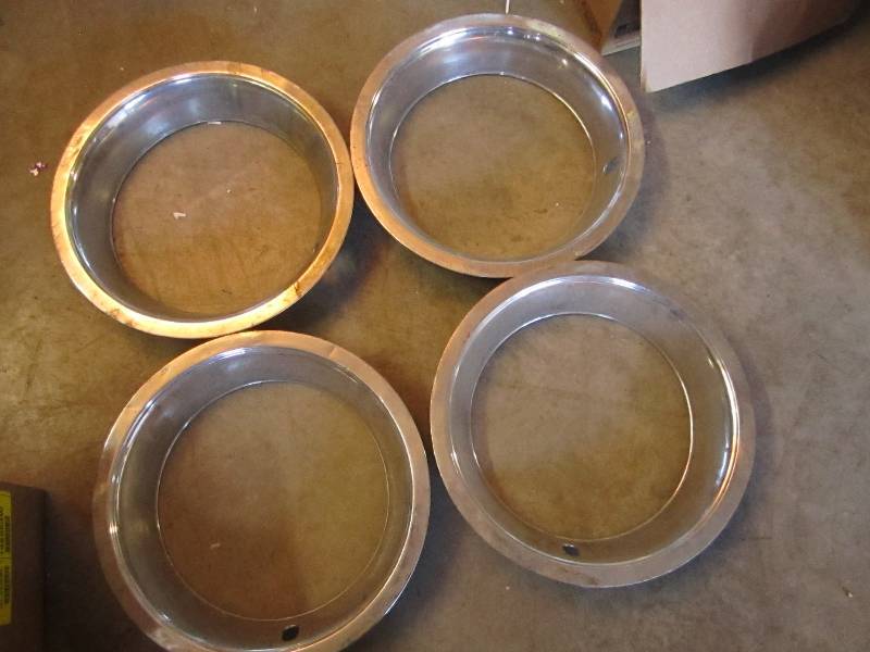 4 matching wheel cover beauty rings...