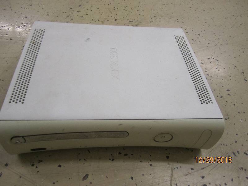 lot 10 image: Xbox 360 tested used no cords sold ...
