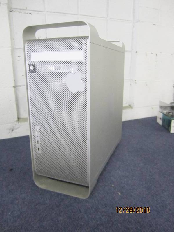 lot 30 image: Power mac G4 tested turns on ...