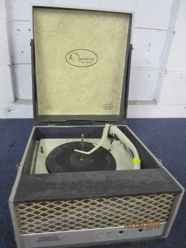 lot 34 image: Vintage Dynavox 2 speaker system so...