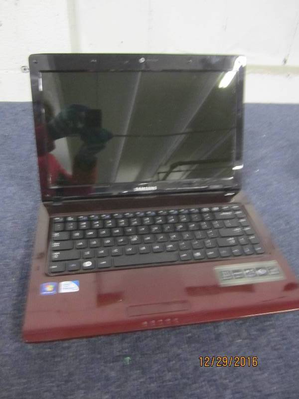 lot 42 image: Samsung R480 laptop red no cord not...