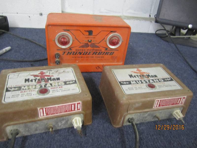 lot 53 image: Loot of electric fence controls unt...