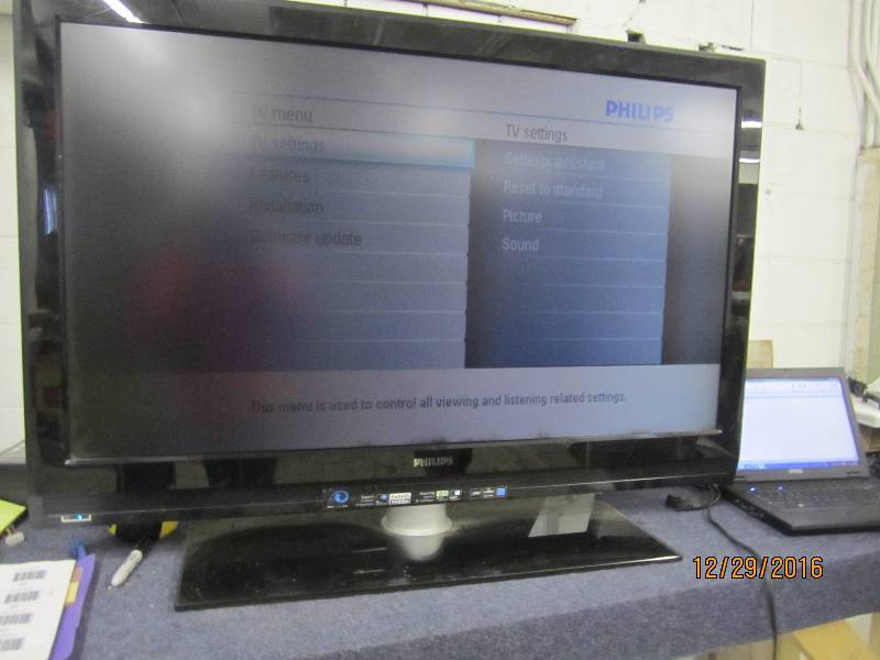 lot 62 image: Philips 46 tv turns on into setti...