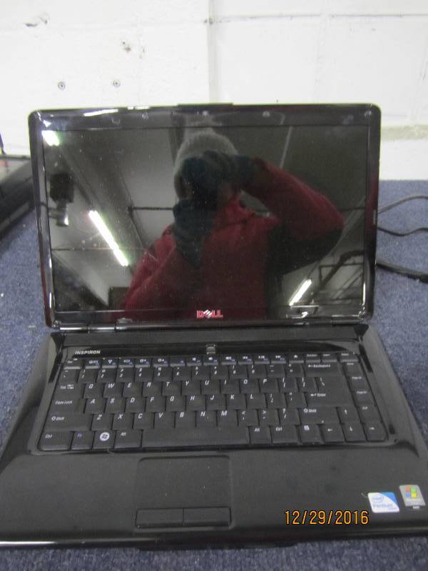 lot 67 image: Dell laptop needs new screen no cor...