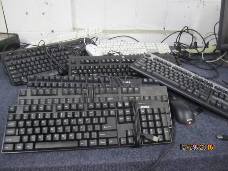 lot 68 image: lot of keyboards apple ,hp.dell and...