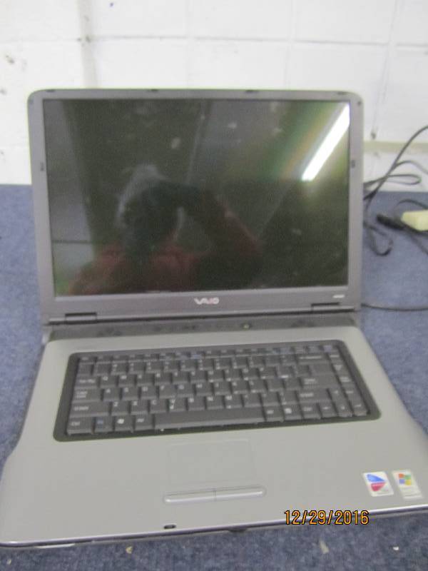 lot 72 image: Sony vaio computer untested...