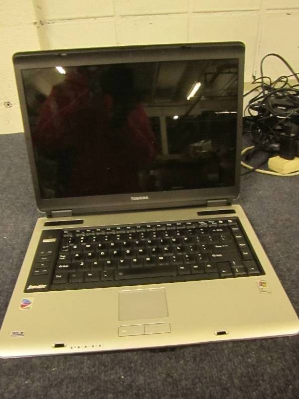 lot 80 image: Toshiba  lap top turns on to window...