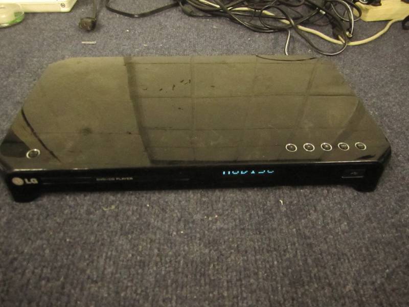 lot 166 image: LG dvd-cd player turns on...