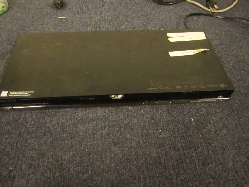 lot 167 image: Sony blueray player turns on wifi c...