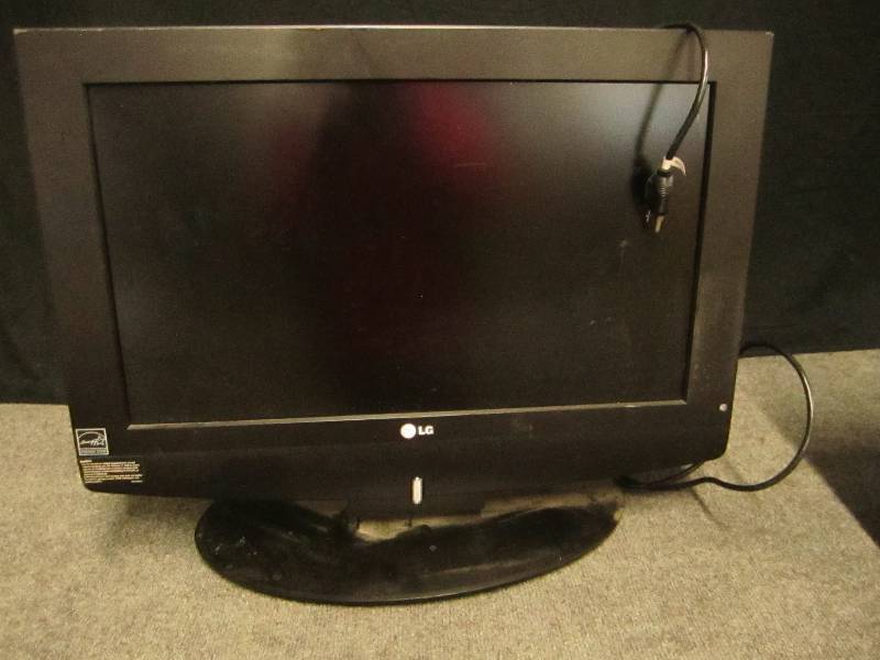 lot 170 image: LG 23 TV model 23LC1RB...