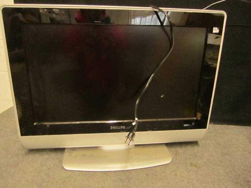 lot 171 image: 26 philips tv powers on...