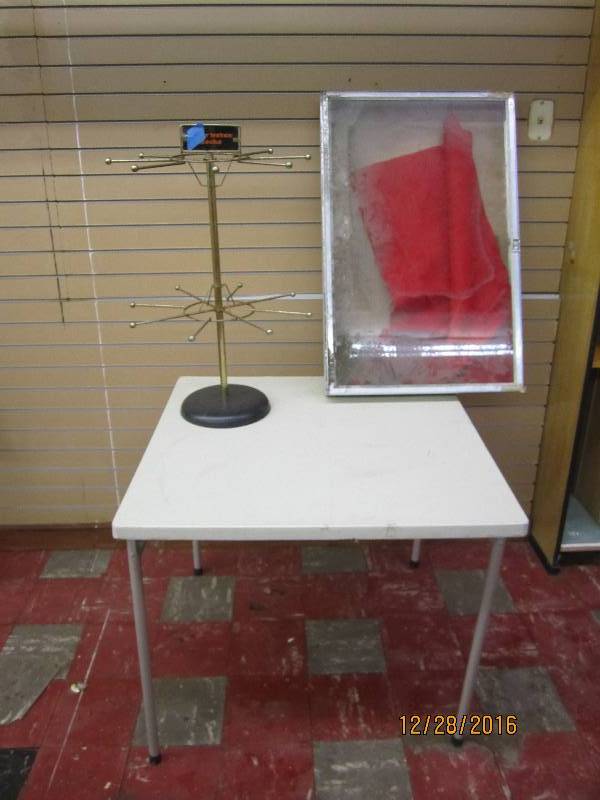 Folding card table and 2 displays...
