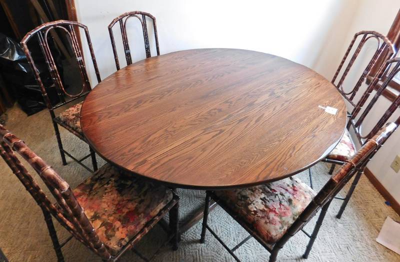 lot 1 image: Vintage wooden table and 6 metal chairs