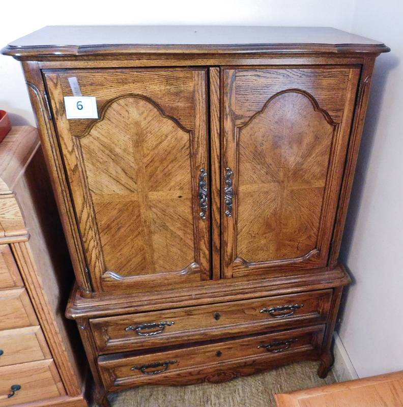 lot 6 image: nice vintage Wardrobe unit