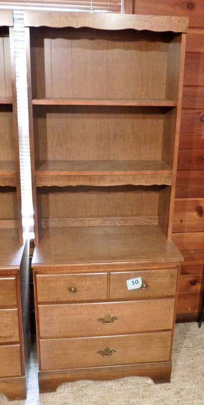 lot 10 image: small 3 drawer unit with 2 shelf hutch