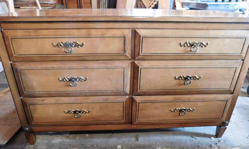 lot 12 image: Vintage RWAY 6 drawer dresser