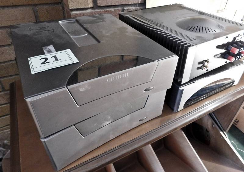 lot 21 image: several stereo components