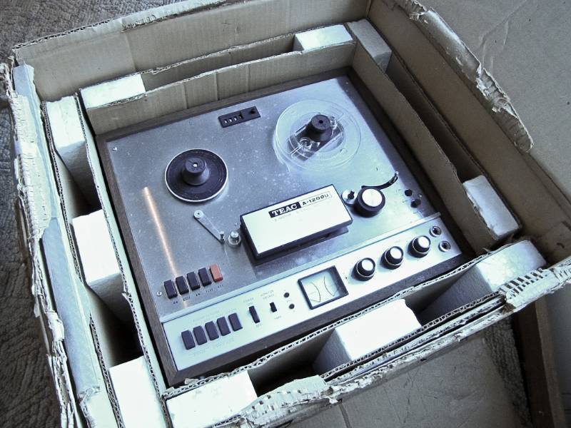 lot 71 image: TEAC A-1200U reel to reel