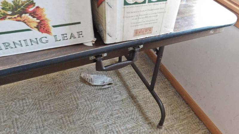 lot 75 image: 6 folding banquet table