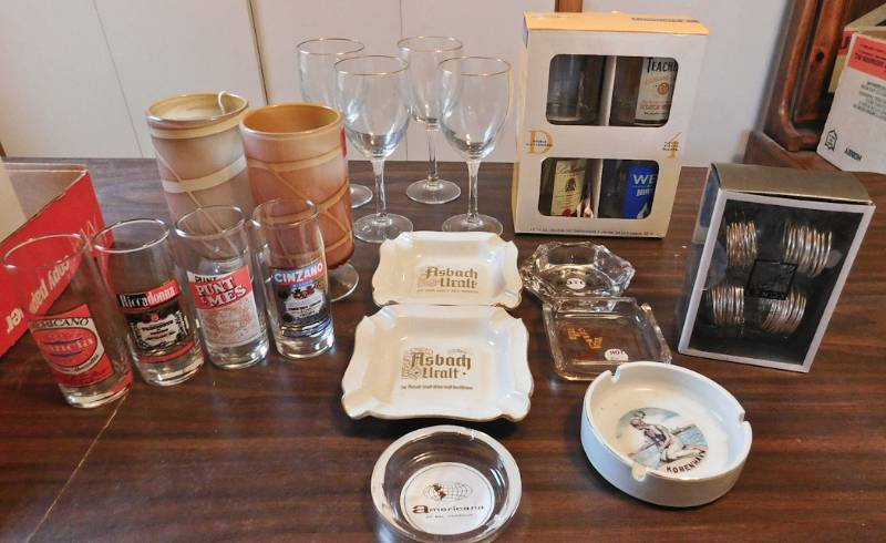 lot 81 image: more barware items