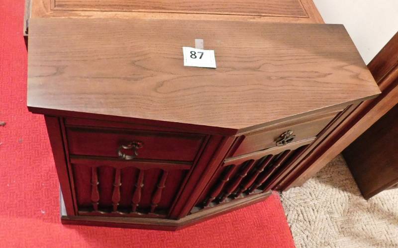 lot 87 image: vintage liquor cabinet