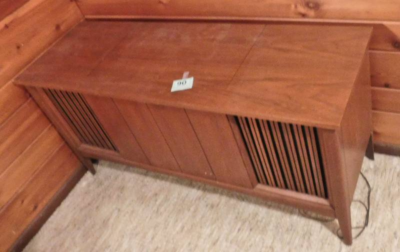 lot 90 image: vintage stero cabinet