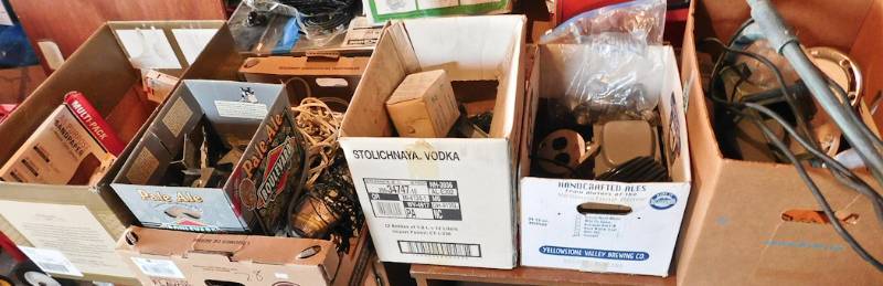 lot 38 image: very large lot of electrical items