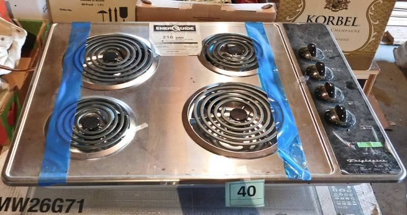 lot 40 image: electrolux frigidaire stove top
