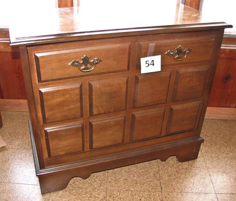 lot 54 image: Vintage wooden record album cabinet