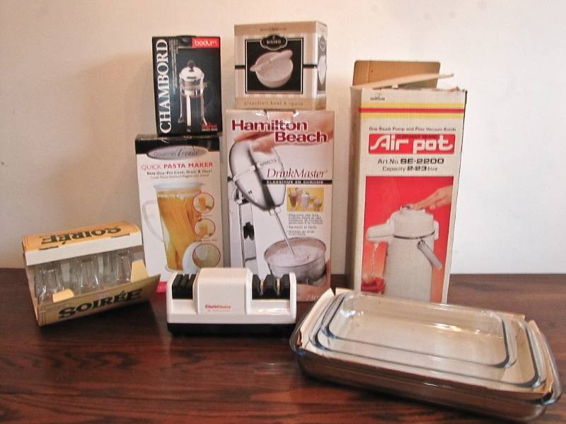 lot 101 image: kitchen items