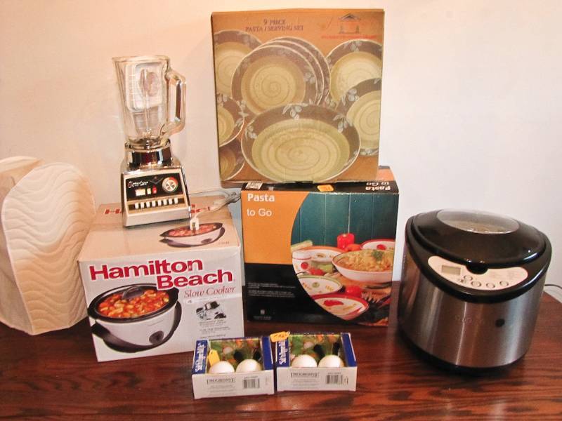 lot 102 image: kitchen items