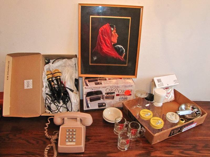 lot 103 image: collectible lot see photos