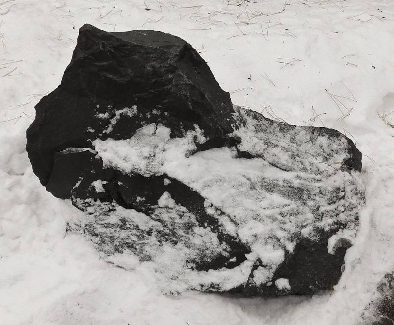lot 114 image: large landscaping rock