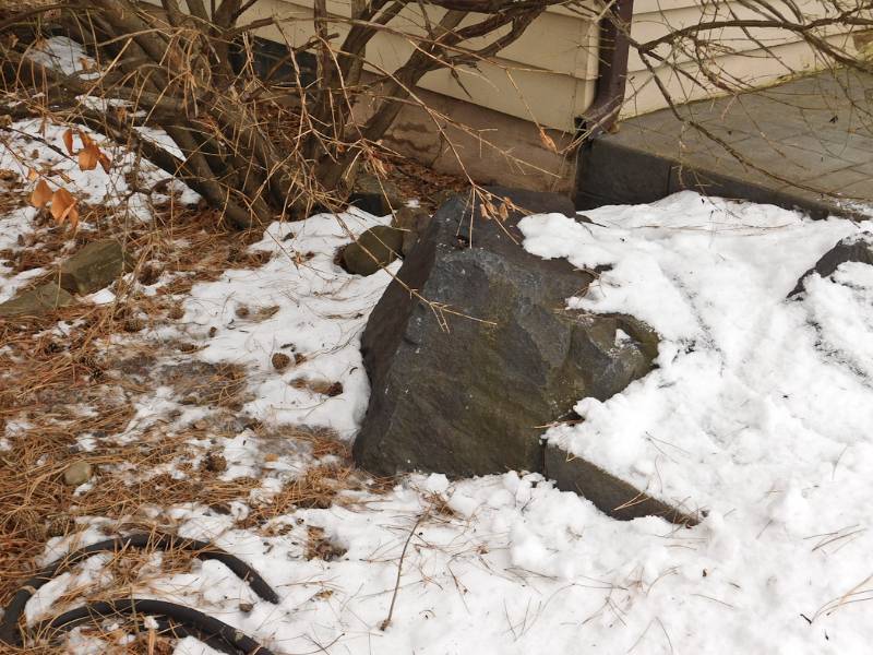 lot 121 image: large landscaping rock