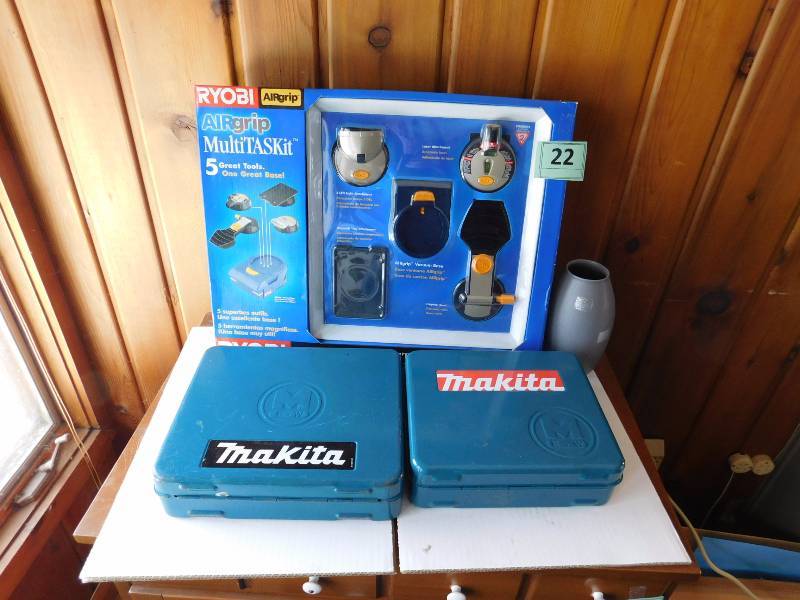 lot 22 image: 2 Makita drills and a Ryobi Kit