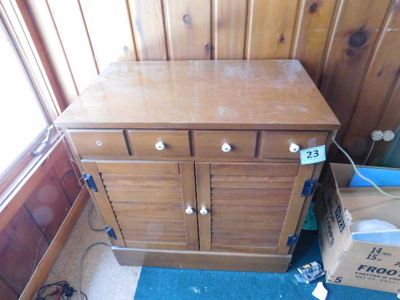 lot 23 image: wooden cabinet