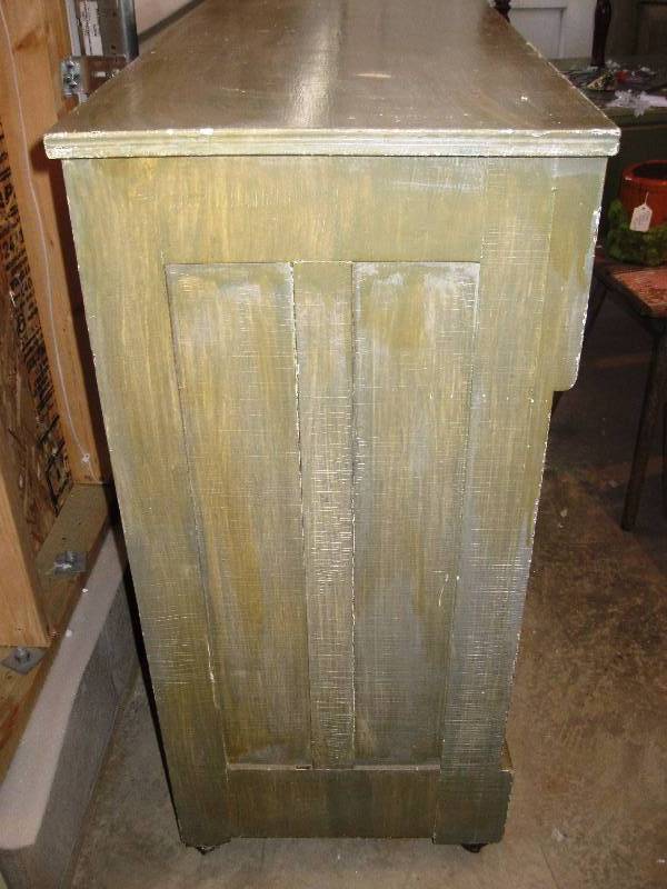lot 009 image: Antique Dresser Circa Early 1900s