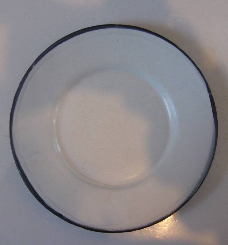lot 026 image: Large Blue Enamelware Roaster and Blue Swirl Plates