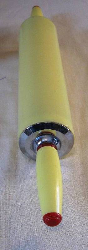 lot 025 image: Vintage Cake Taker, Rolling Pin & Drips Jar