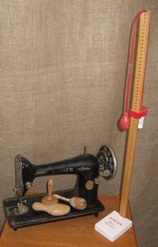 Vintage Singer Sewing Machine, Darning Knobs & Skirt Marker Antique