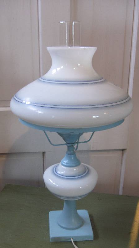 lot 008 image: Vintage Blue & White Electric Hurricane Lamp