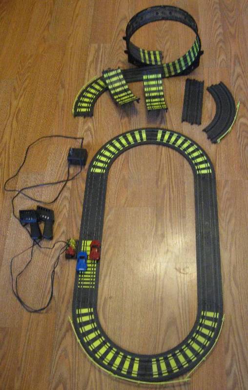 lot 046 image: Vintage Tyco Race Track & Star Wars Hoth Rebel Soldier