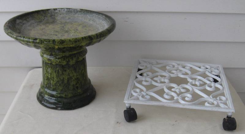 lot 044 image: Planter Stands & NIB Biking Windshime