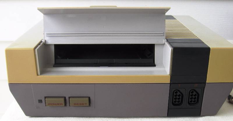 lot 047 image: Vintage NINTENDO & VHS Rewinder