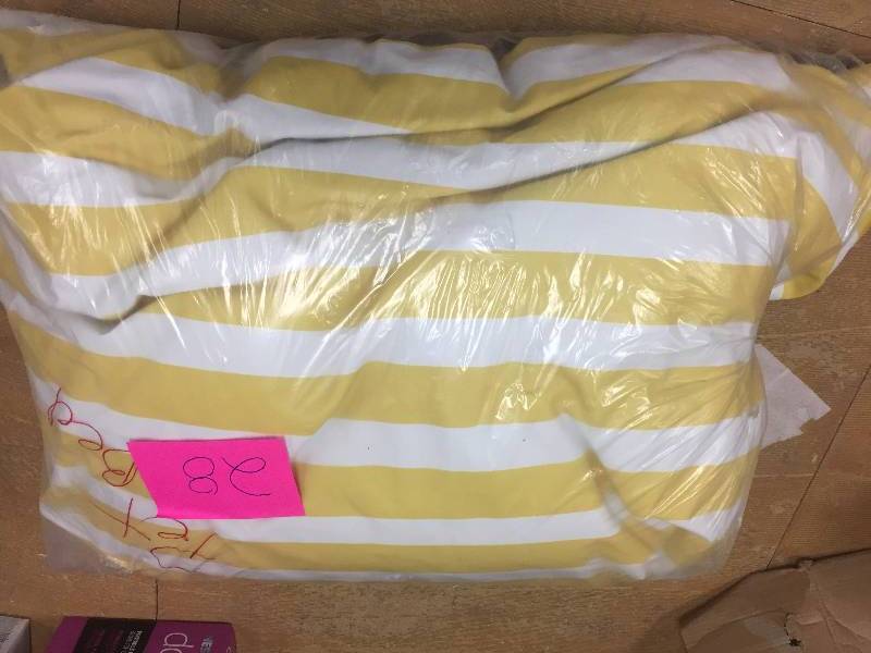 lot 28 image: Large Dog Bed